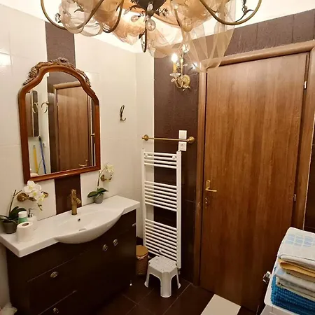 Budget And Family Friendly Center 200mbps Apartment